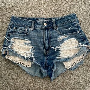 American Eagle short…lace pockets!